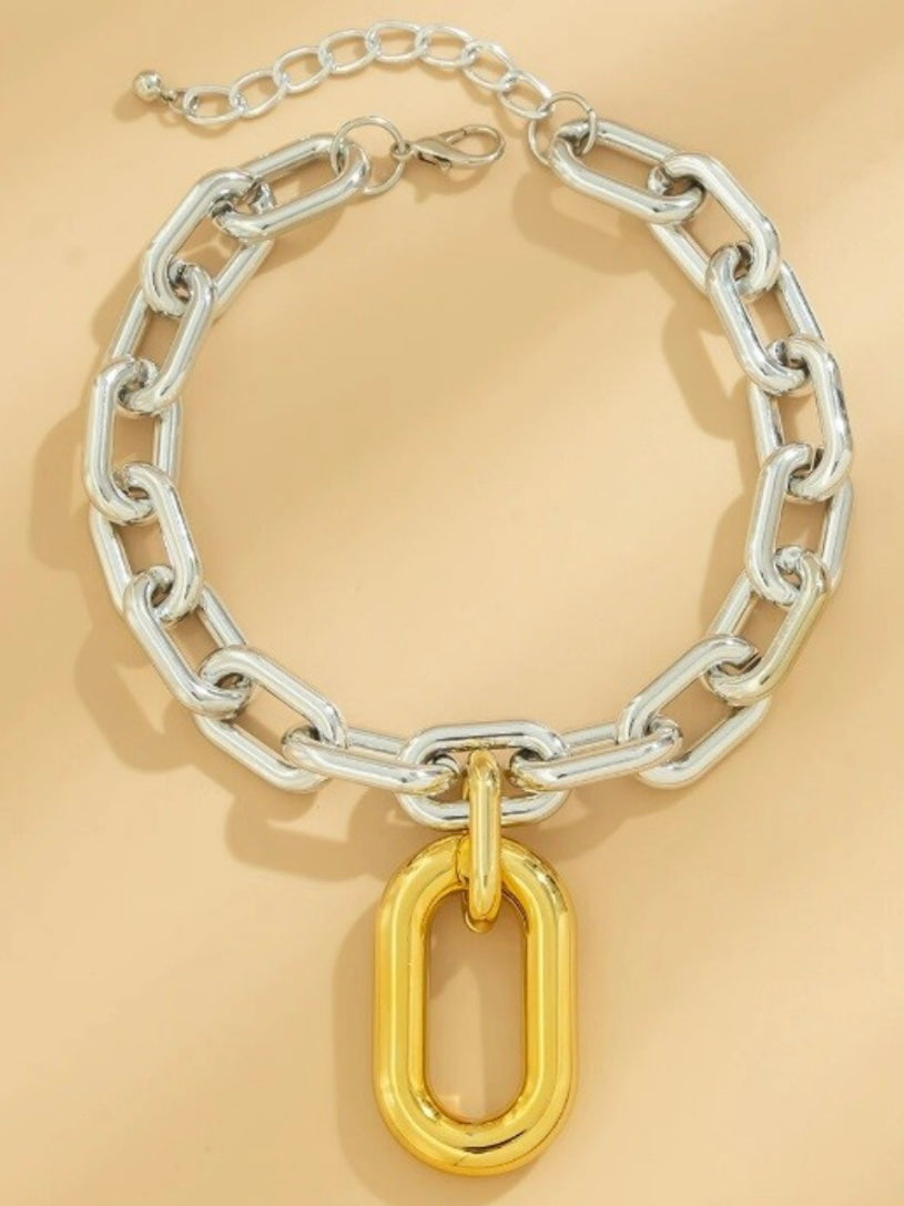Thick Chans with Elliptical Pendant Necklace