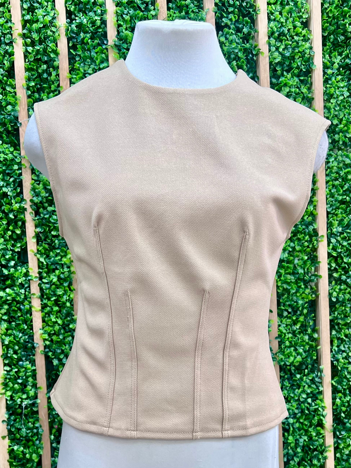 Round Neckline Fitted Topy