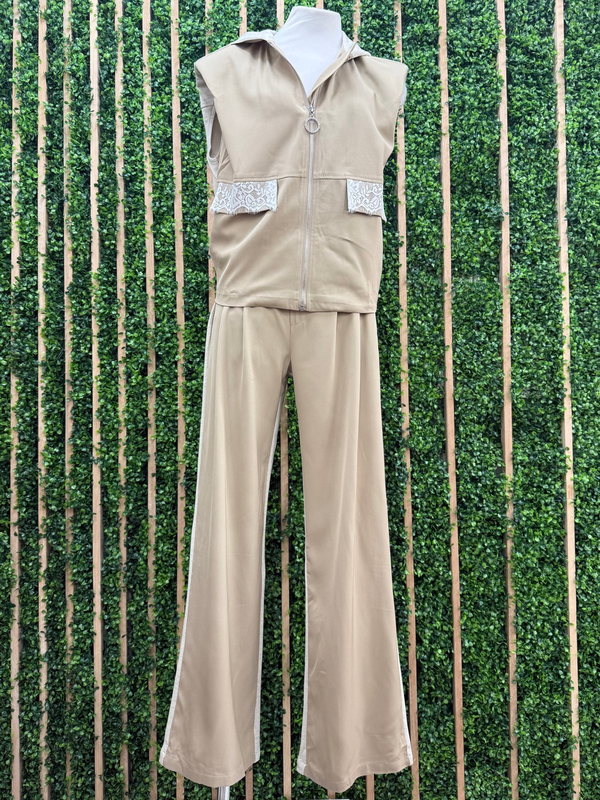 Lace Detail Sleeveless Vest Pant Set