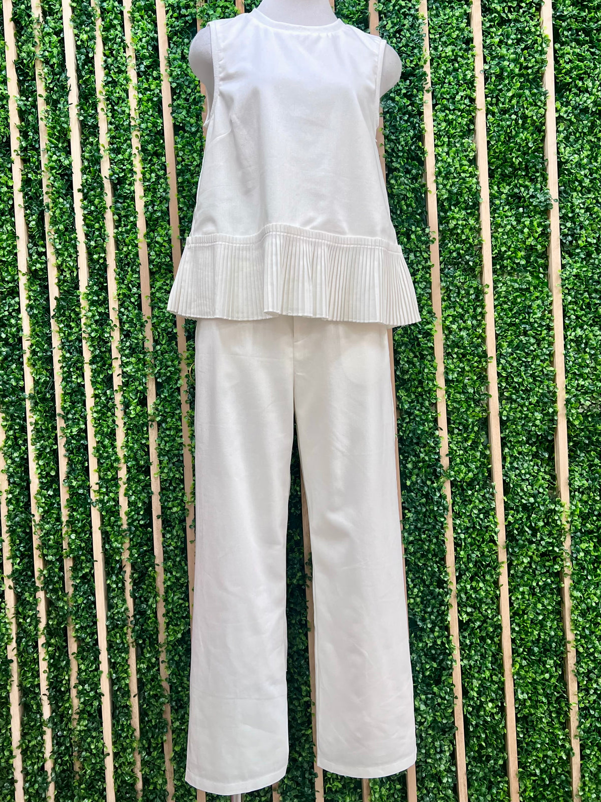 Beautiful Off White Straight Leg Pant