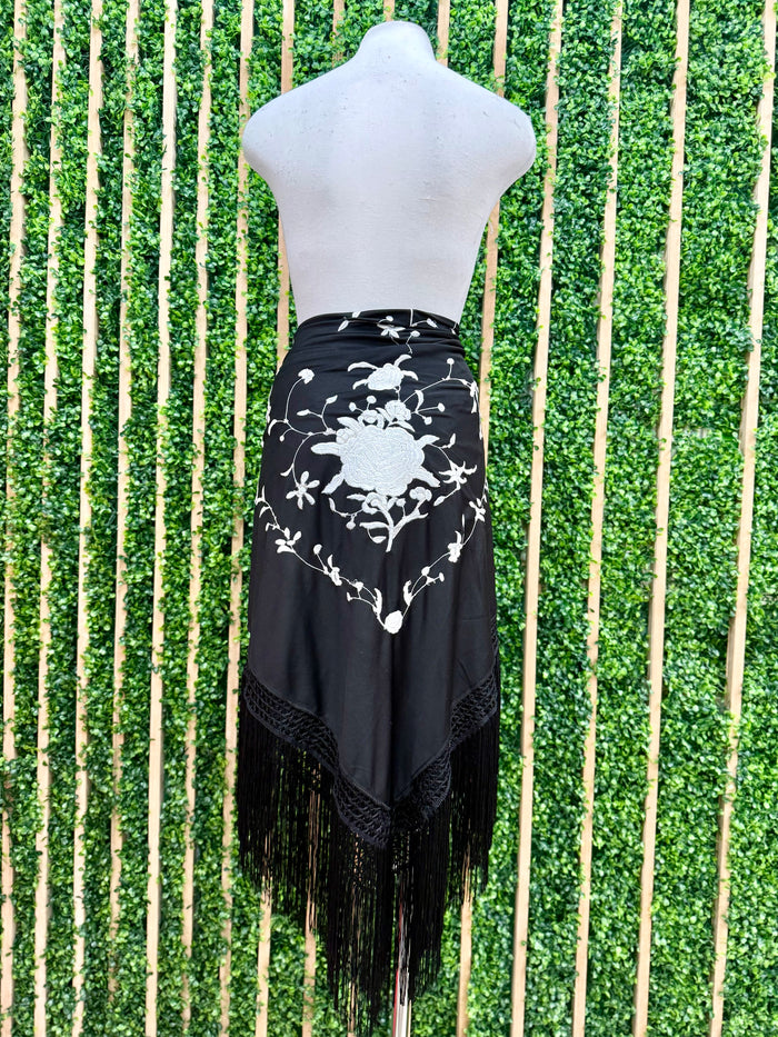 Exquisite Large Embroidered Fringe Mantoncillo