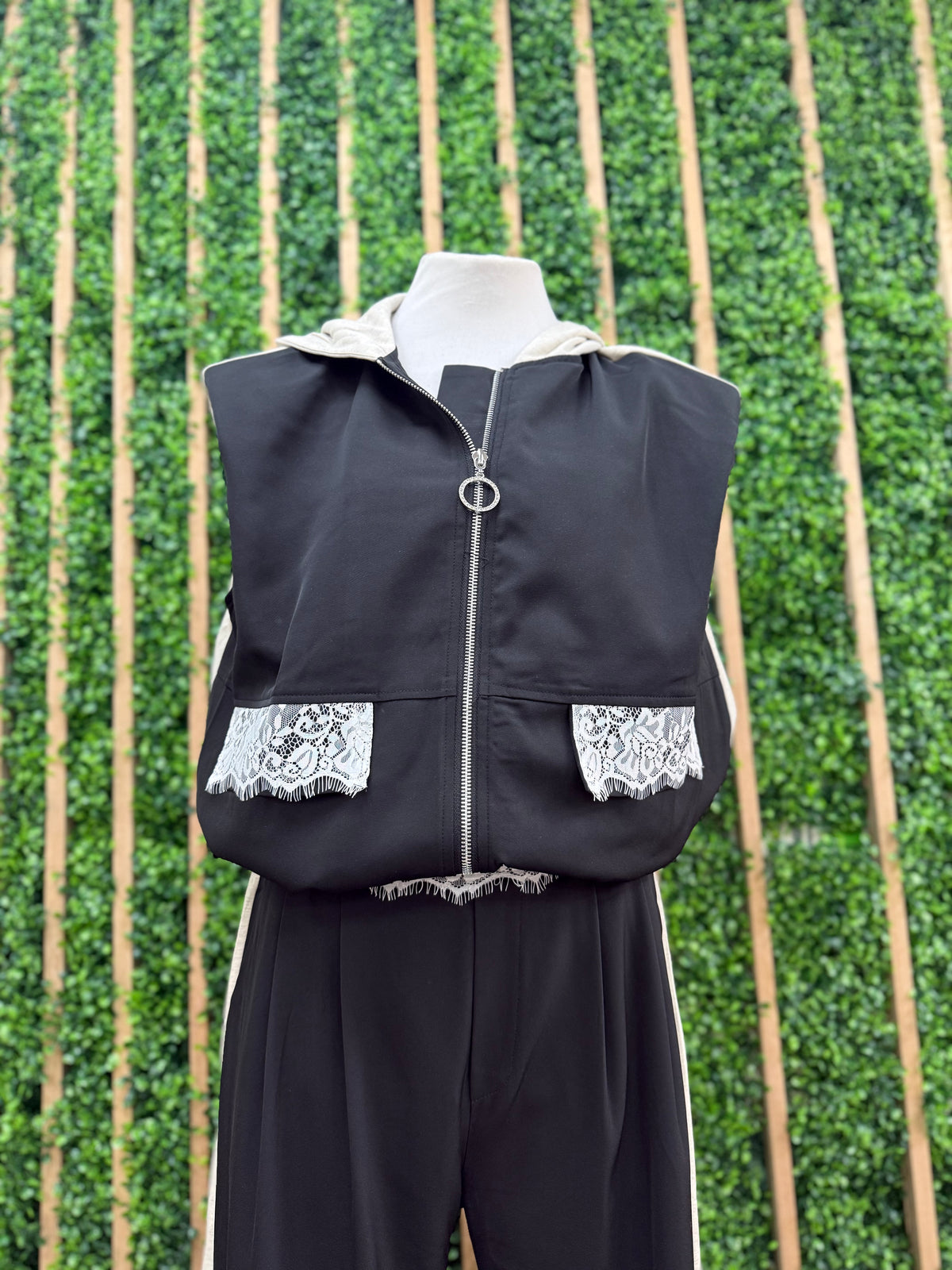 Lace Detail Sleeveless Vest Pant Set