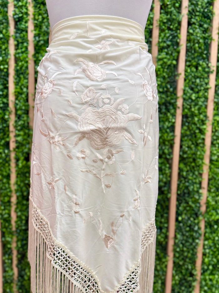 Exquisite Small Embroidered Fringe Mantoncillo