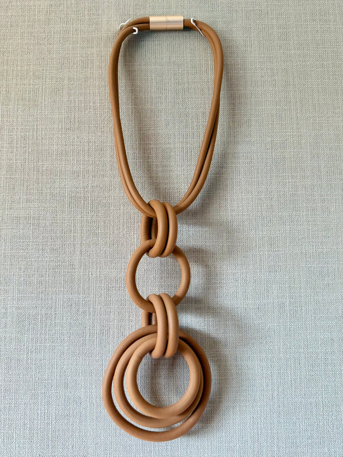 Multi Drop Links Rubber Necklace