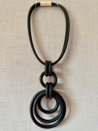 Multi Drop Links Rubber Necklace