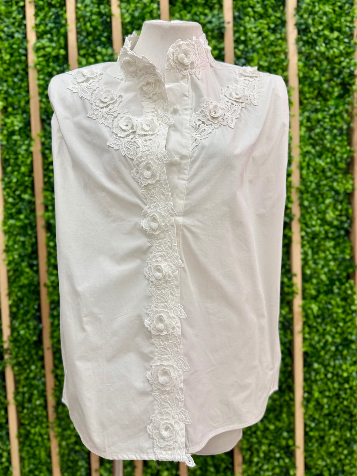 White Lace Neckline Sleeveless Blouse