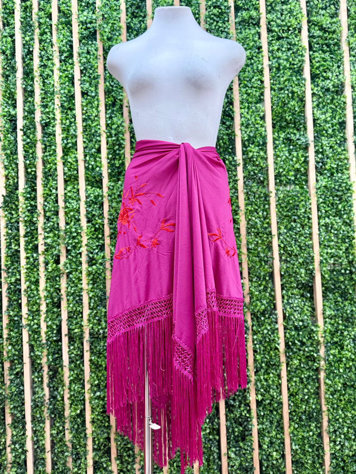 Exquisite Medium Embroidered Fringe Mantoncillo