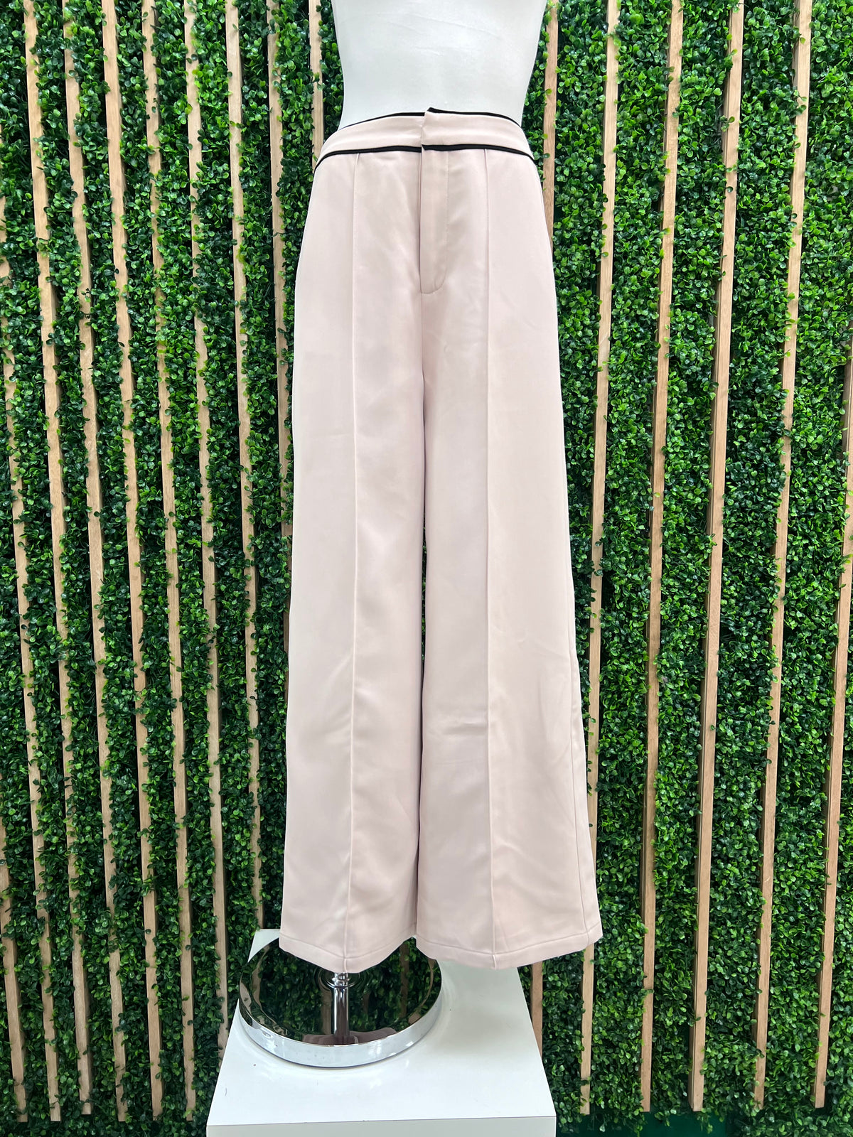 Delicate Cream Black Trouser