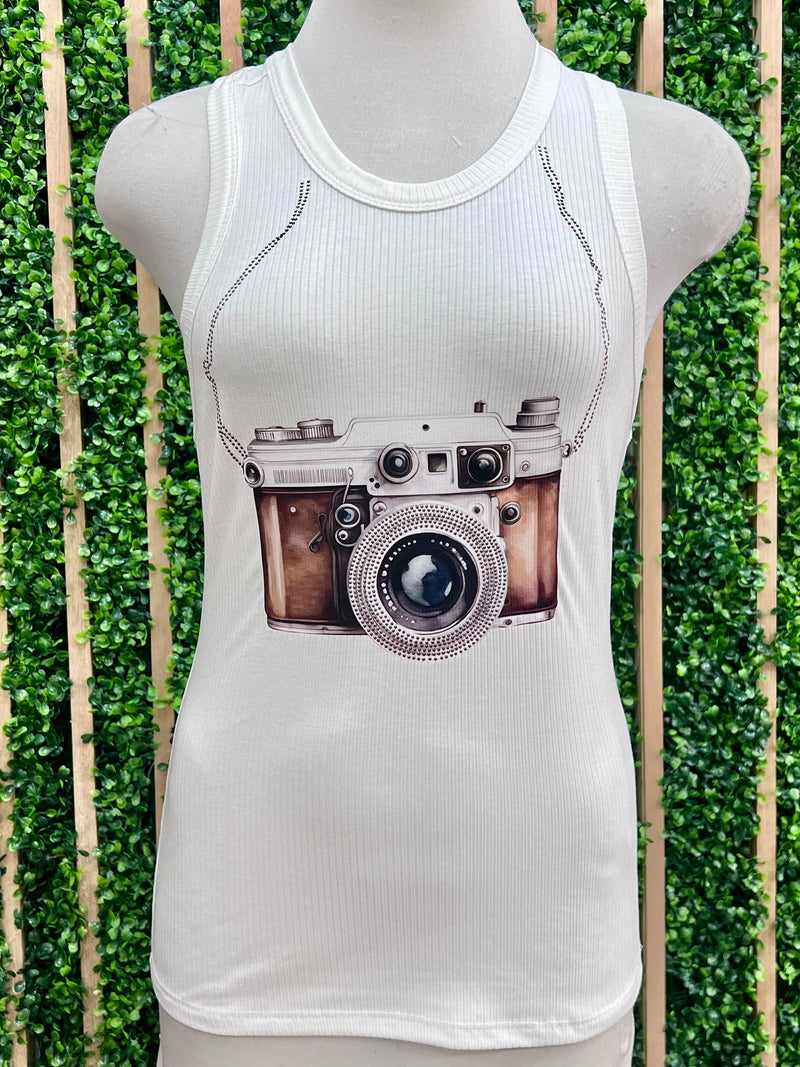 Camera Debi Tirara Mas Fotos Sleeveless Top
