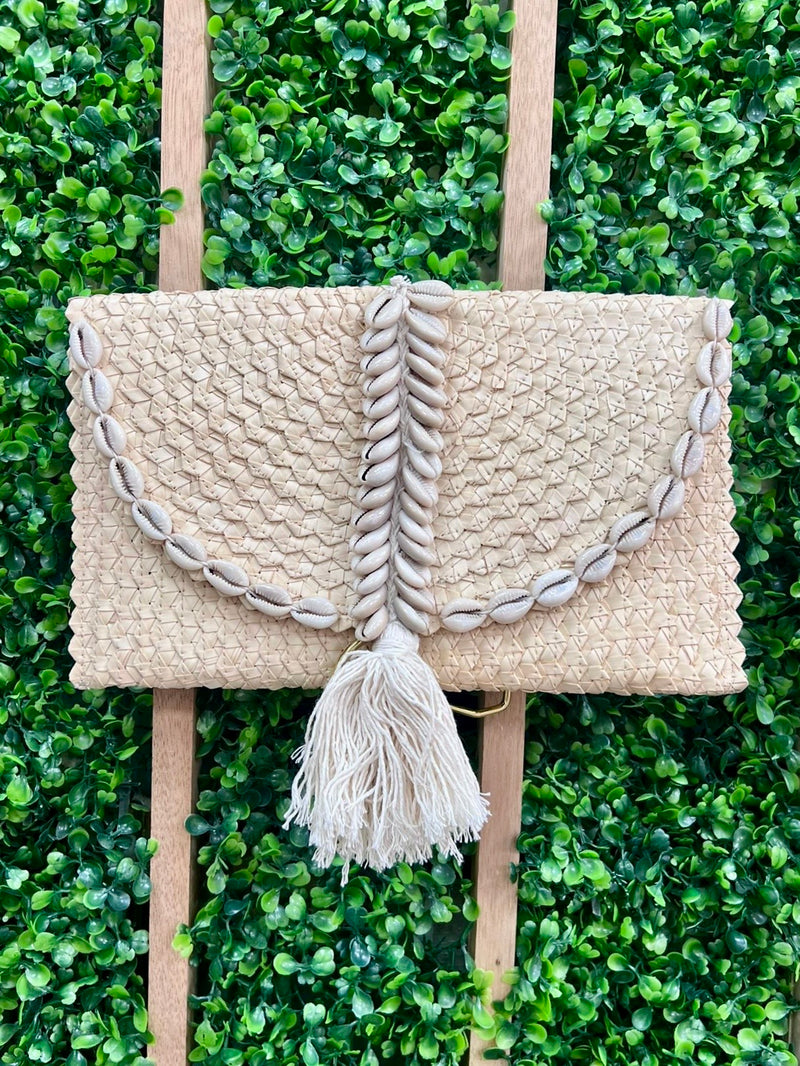 Seashell Straw Clutch