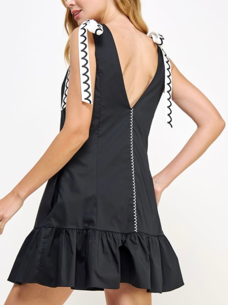 Black White Scallop Embroidered Short Dress