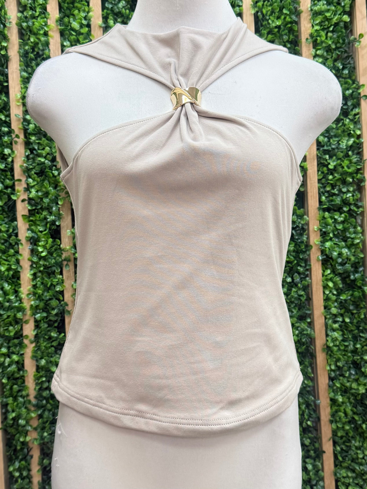 Center Brooch Sleeveless Top