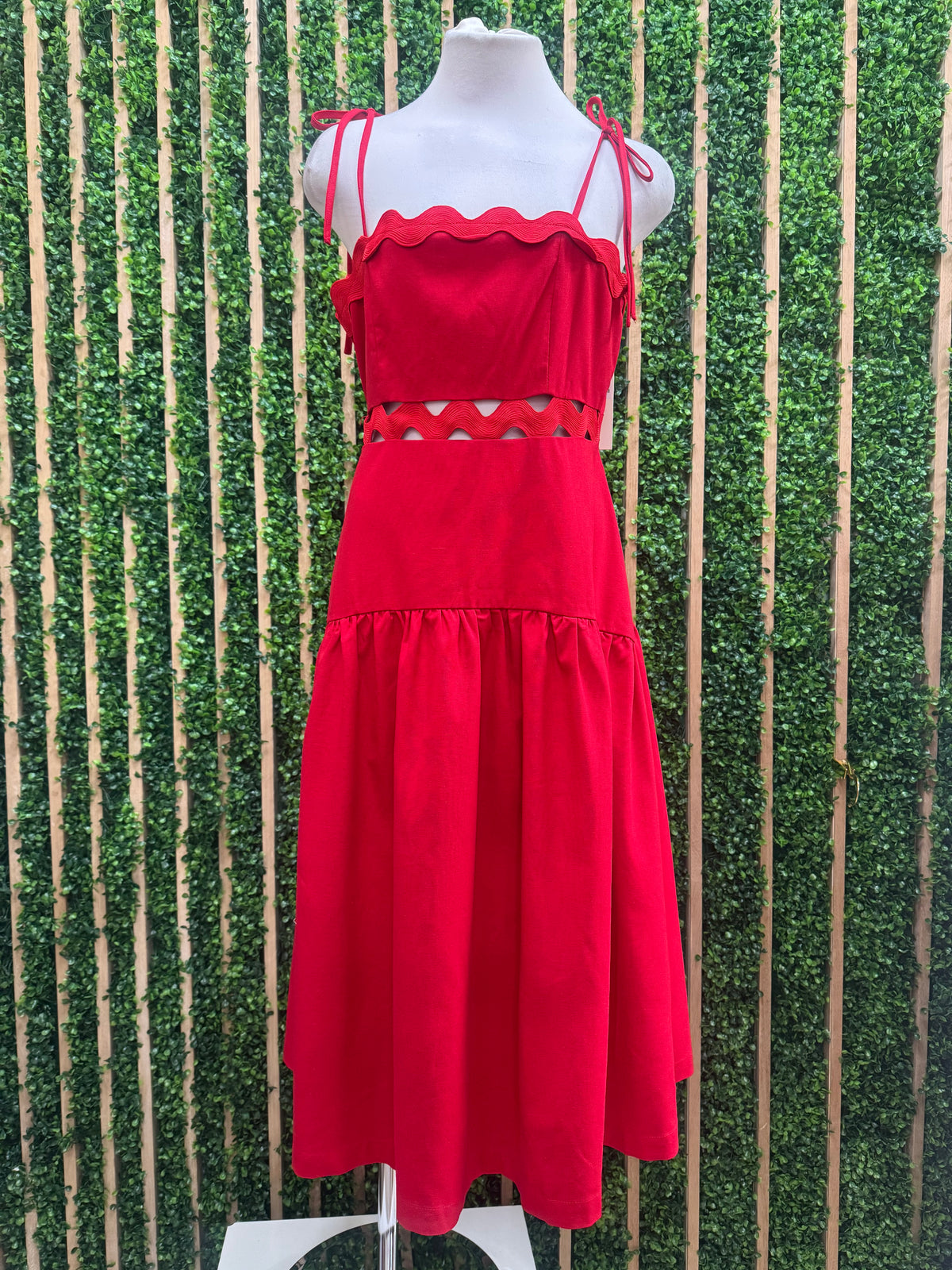 Beautiful Rig Rag Trim Fitted Tie-Strap Midi Dress