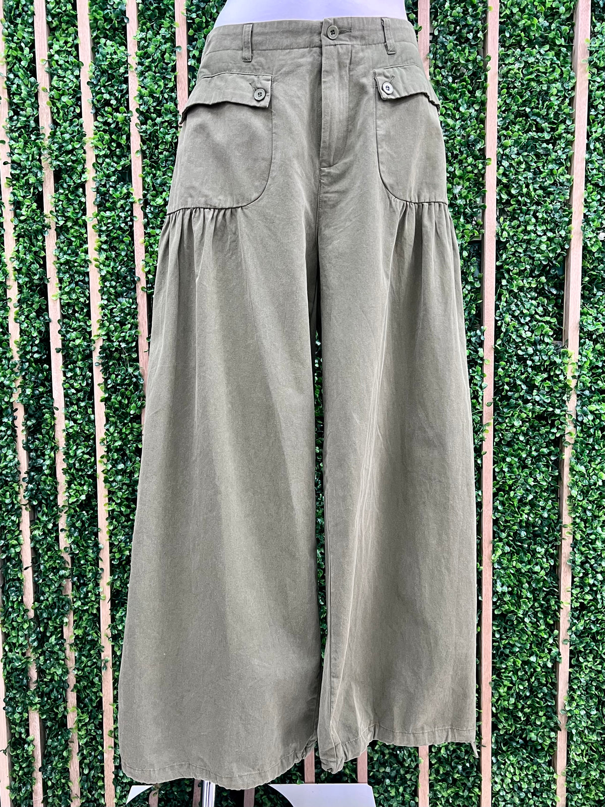 Front Pocket Olive Jogger Style Pant