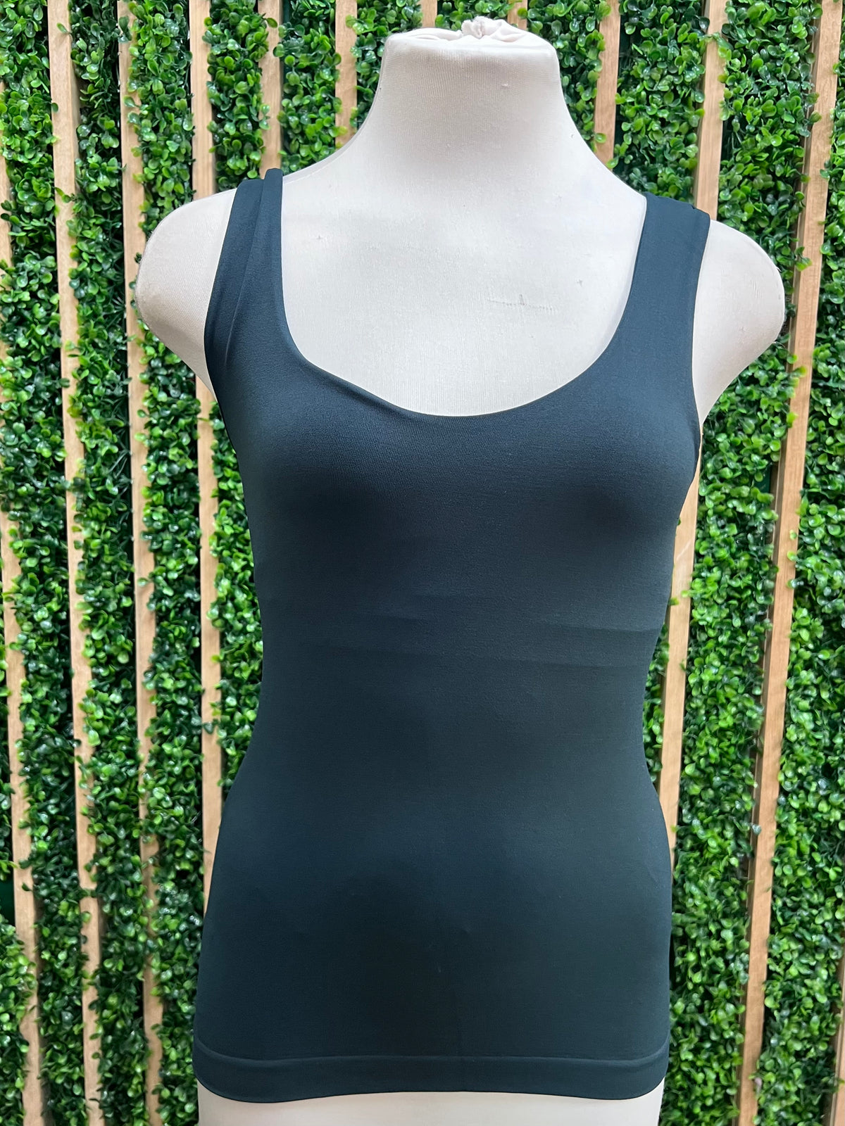 Seamless Scoop Neck Tank Top – Multiple Colors