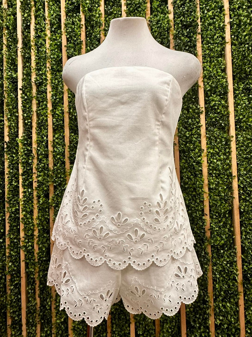 Embroidered Square Short