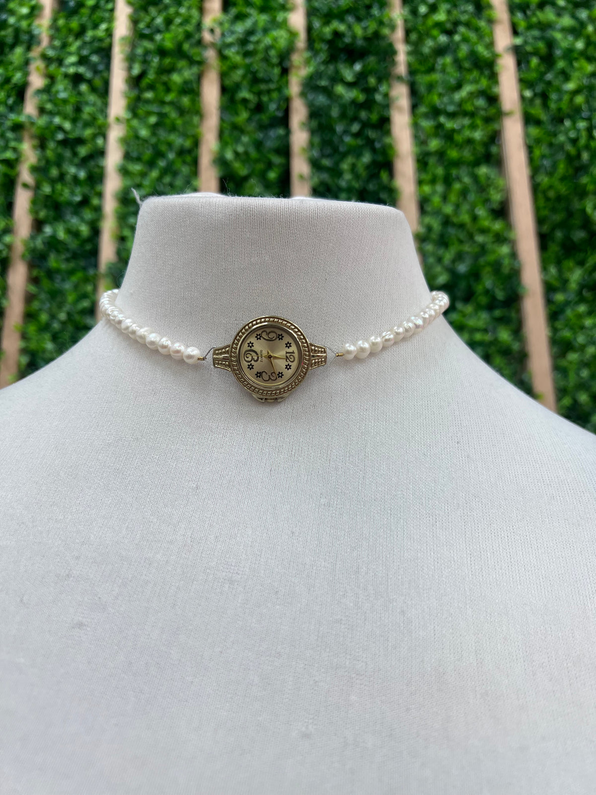 Clock Pearl Choker