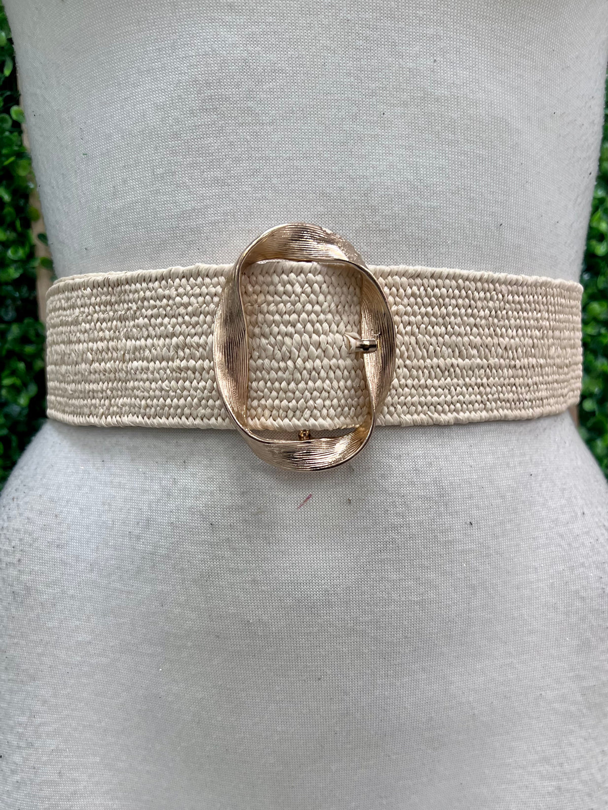 Hammered Ivory Raffia Stretch Belt