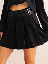 Black Pleather Detail Pleated Short Skirt