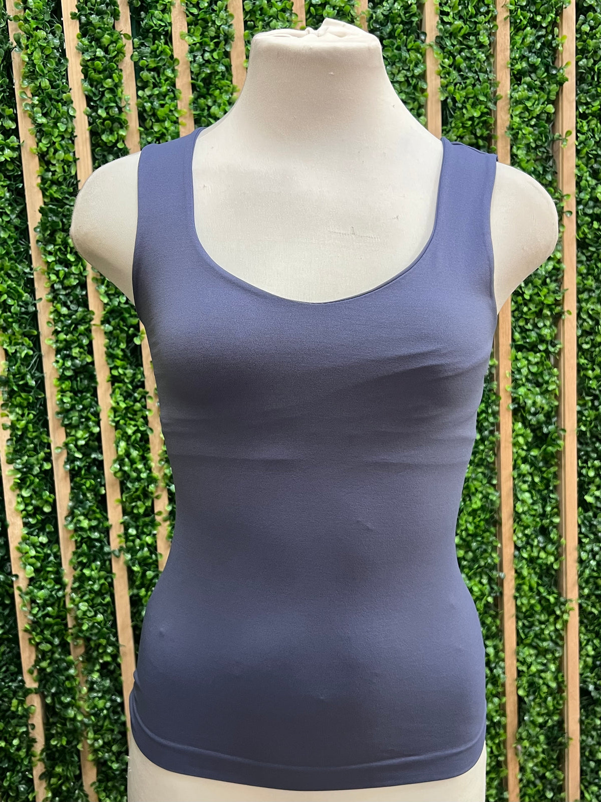 Seamless Scoop Neck Tank Top – Multiple Colors