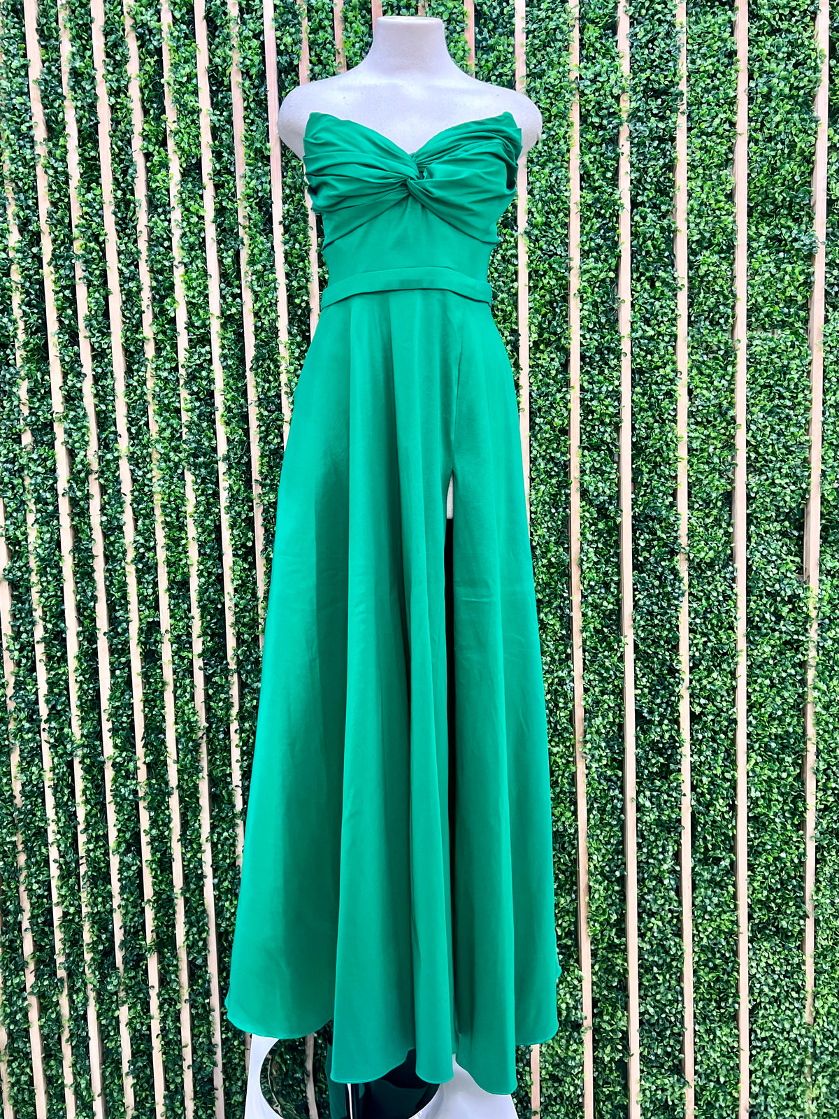 Beautiful Front Twist Strapless Formal Dress