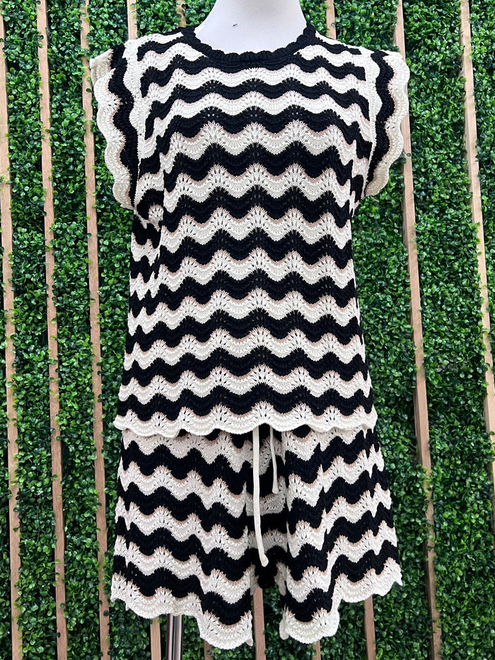 Black Cream Zig Zag Knit Short Pant Set