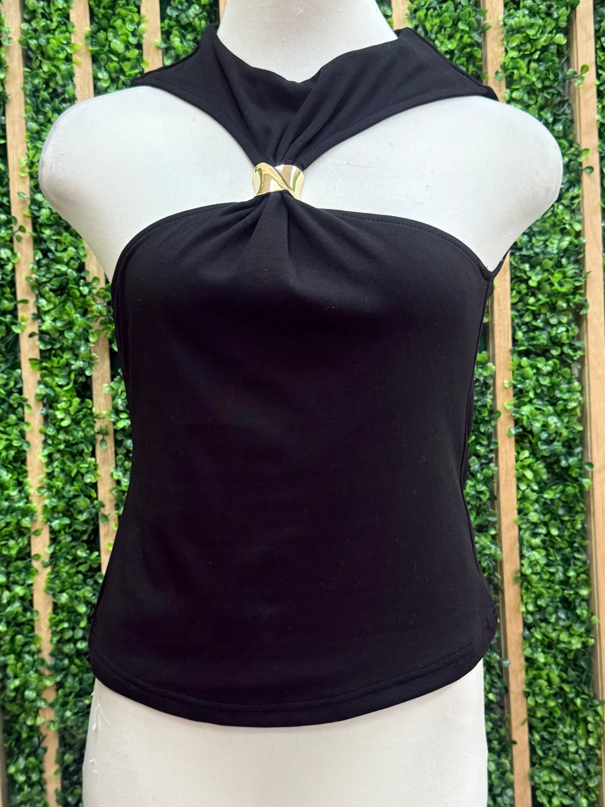 Center Brooch Sleeveless Top
