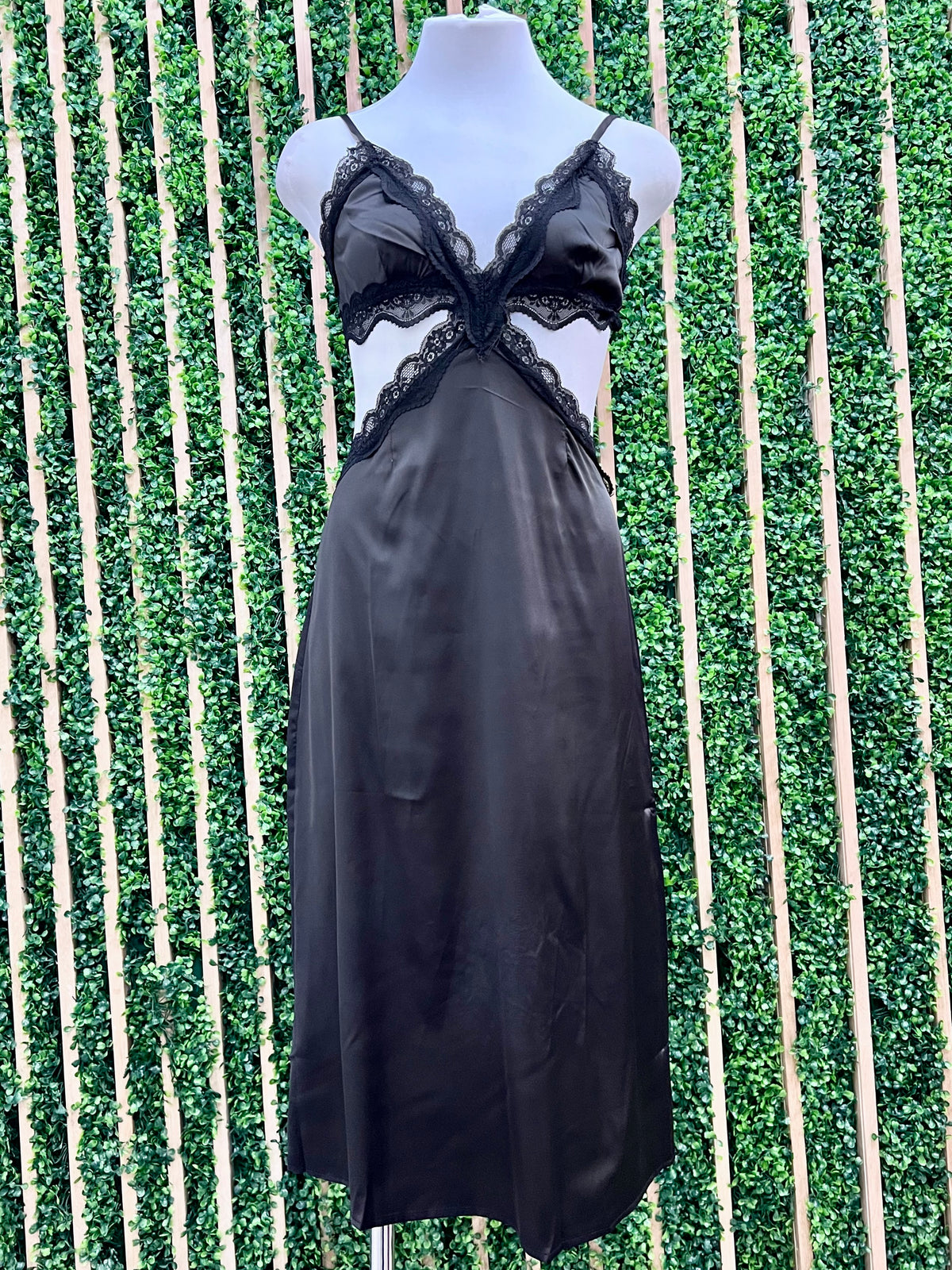 Beautiful Black Stain Lace Cutout Midi Dress