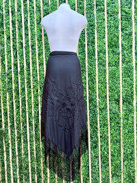 Exquisite Medium Embroidered Fringe Mantoncillo