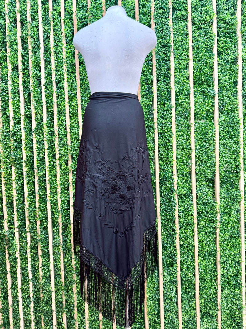Exquisite Medium Embroidered Fringe Mantoncillo