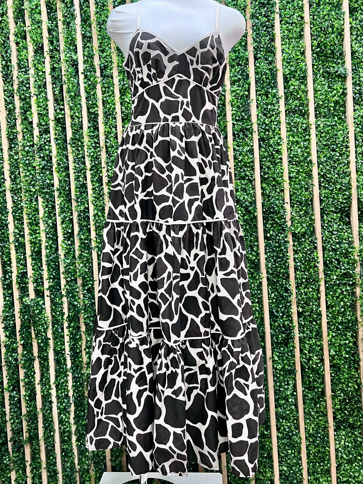 Beautiful Ivory Black Sweetheart Midi Dress