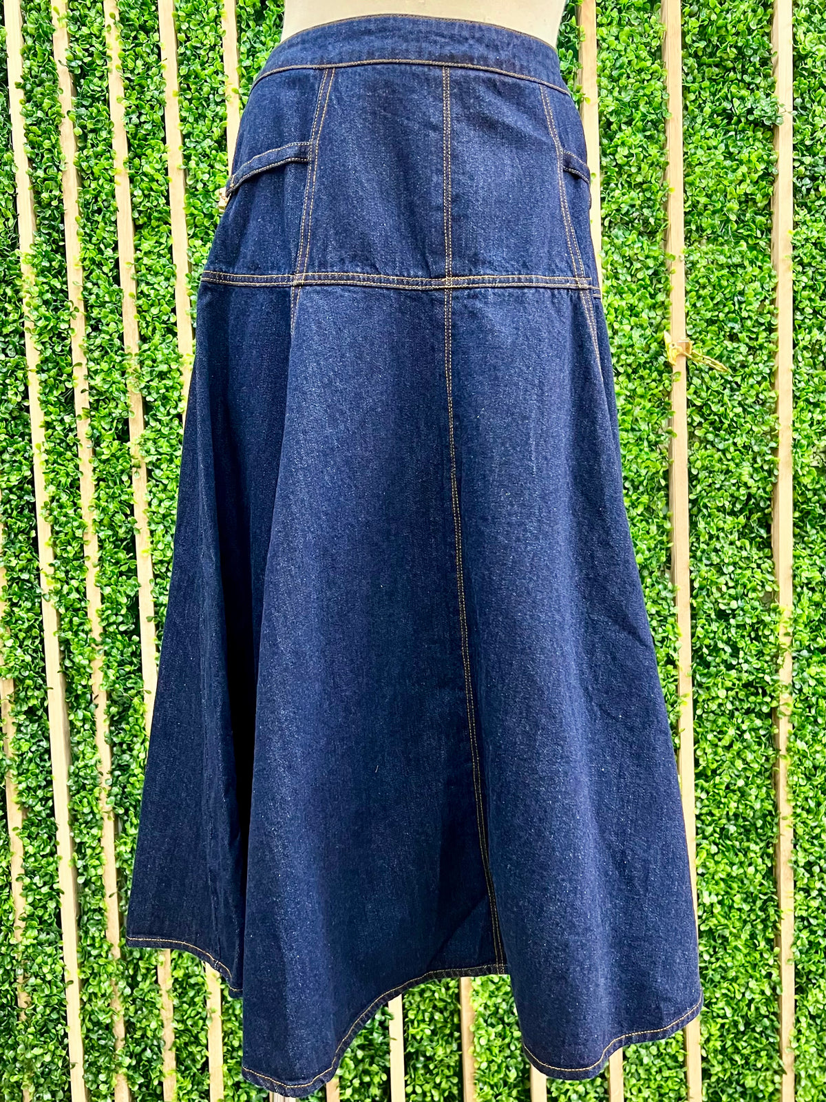 Buckle Detail Fitted Dark Denim Midi Skirt