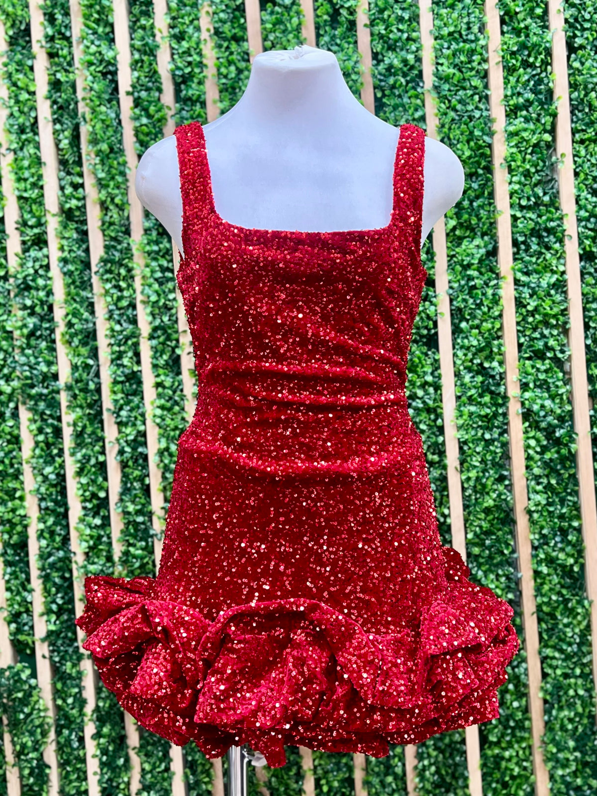 Exquisite Red Sequin Ruffled Short Dress
