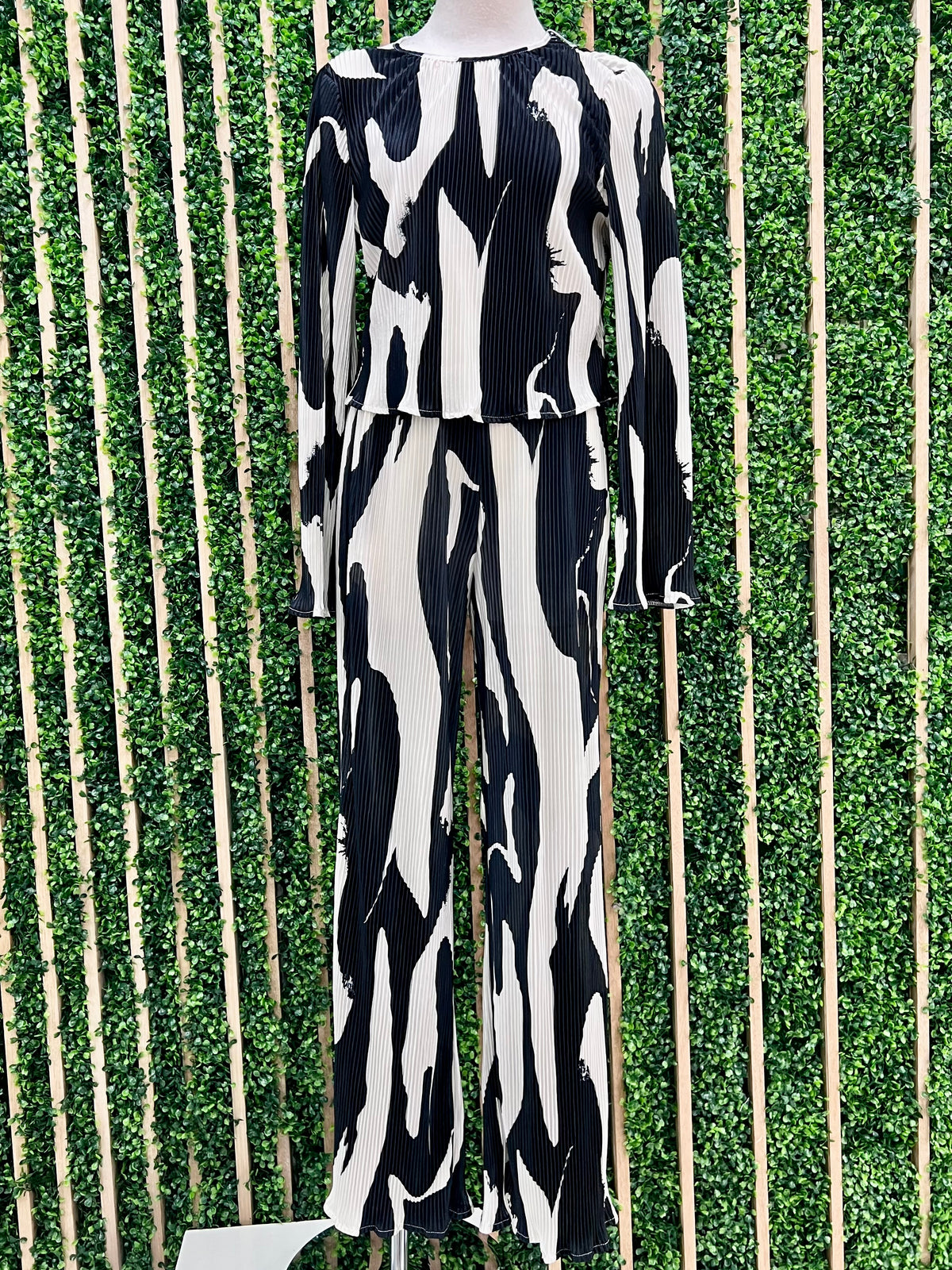 Ivory Black Swirl Pleated Pant Set