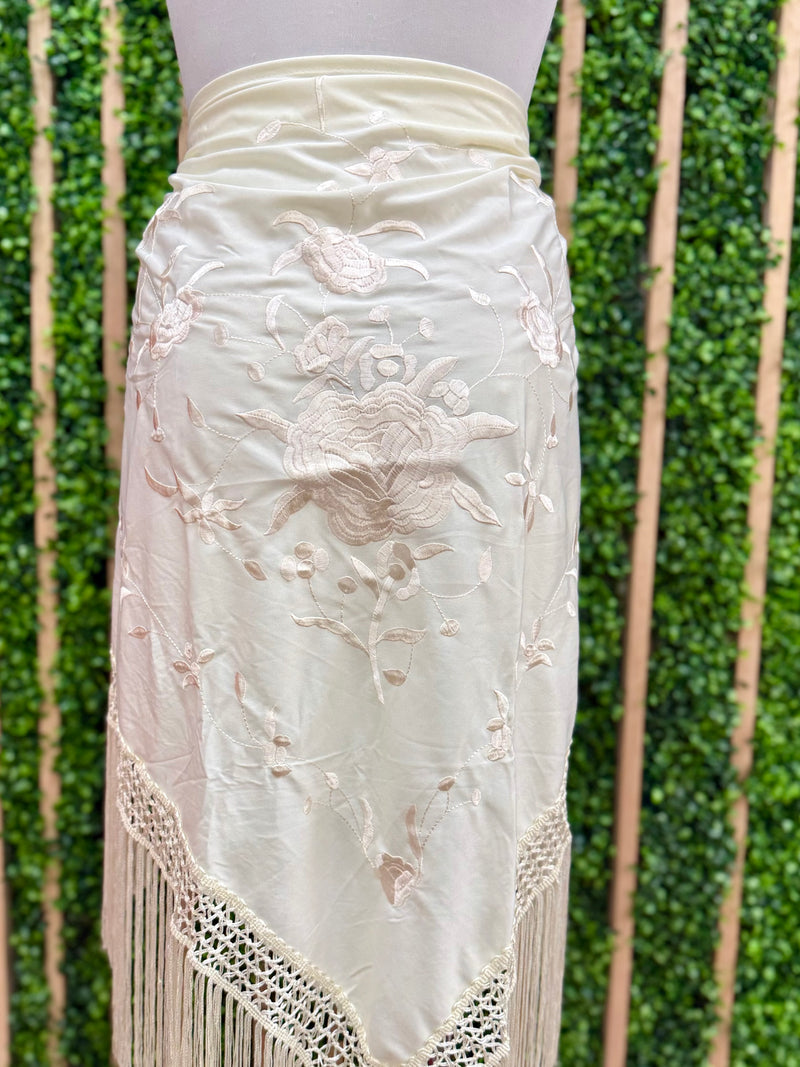 Exquisite Small Embroidered Fringe Mantoncillo