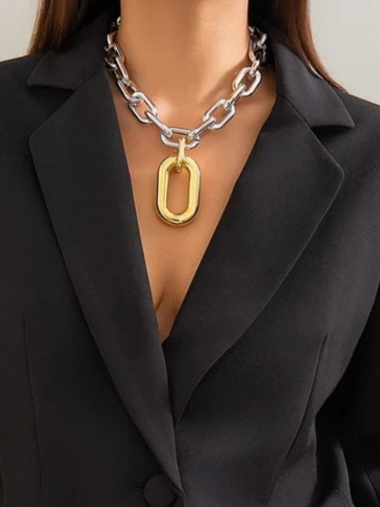 Thick Chans with Elliptical Pendant Necklace