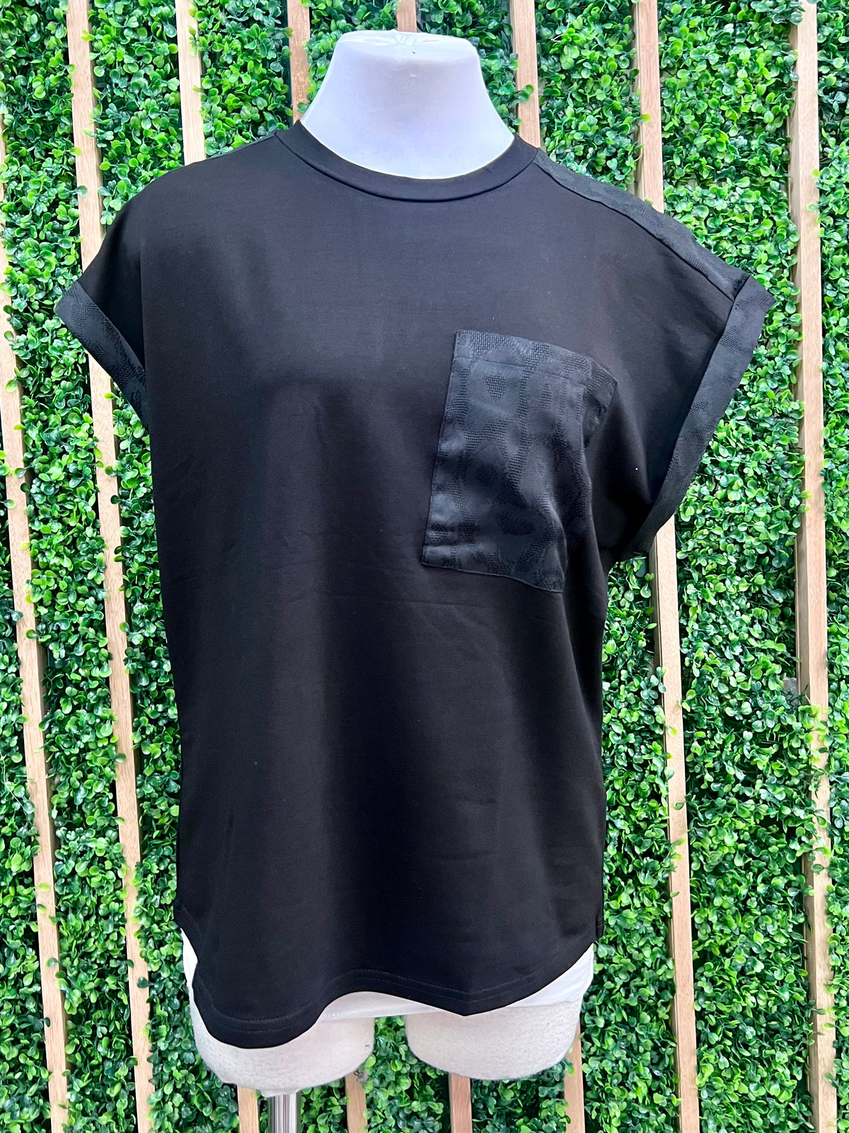 Cuffed sleeve Pocket Detail Top
