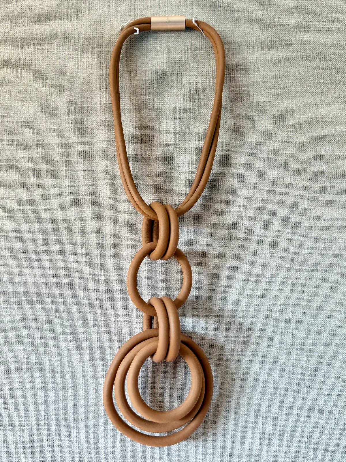 Multi Drop Links Rubber Necklace
