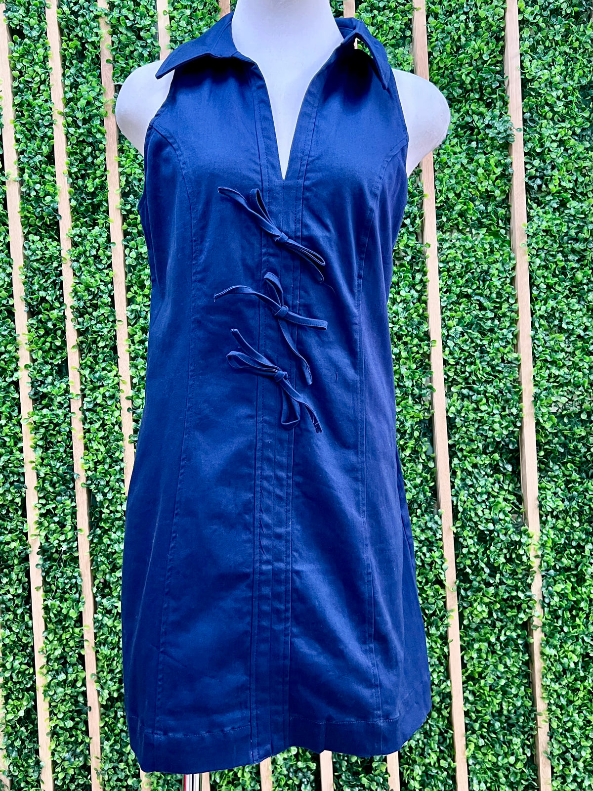 Front Bow Accent Sleeveless Collared Short Dress