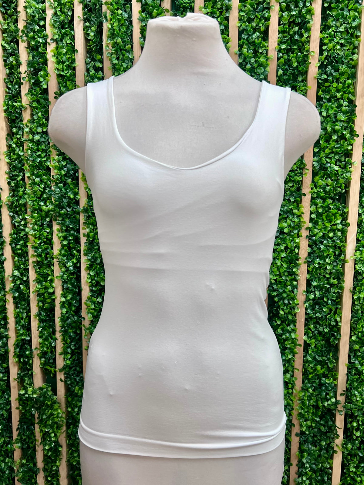 Seamless Scoop Neck Tank Top – Multiple Colors