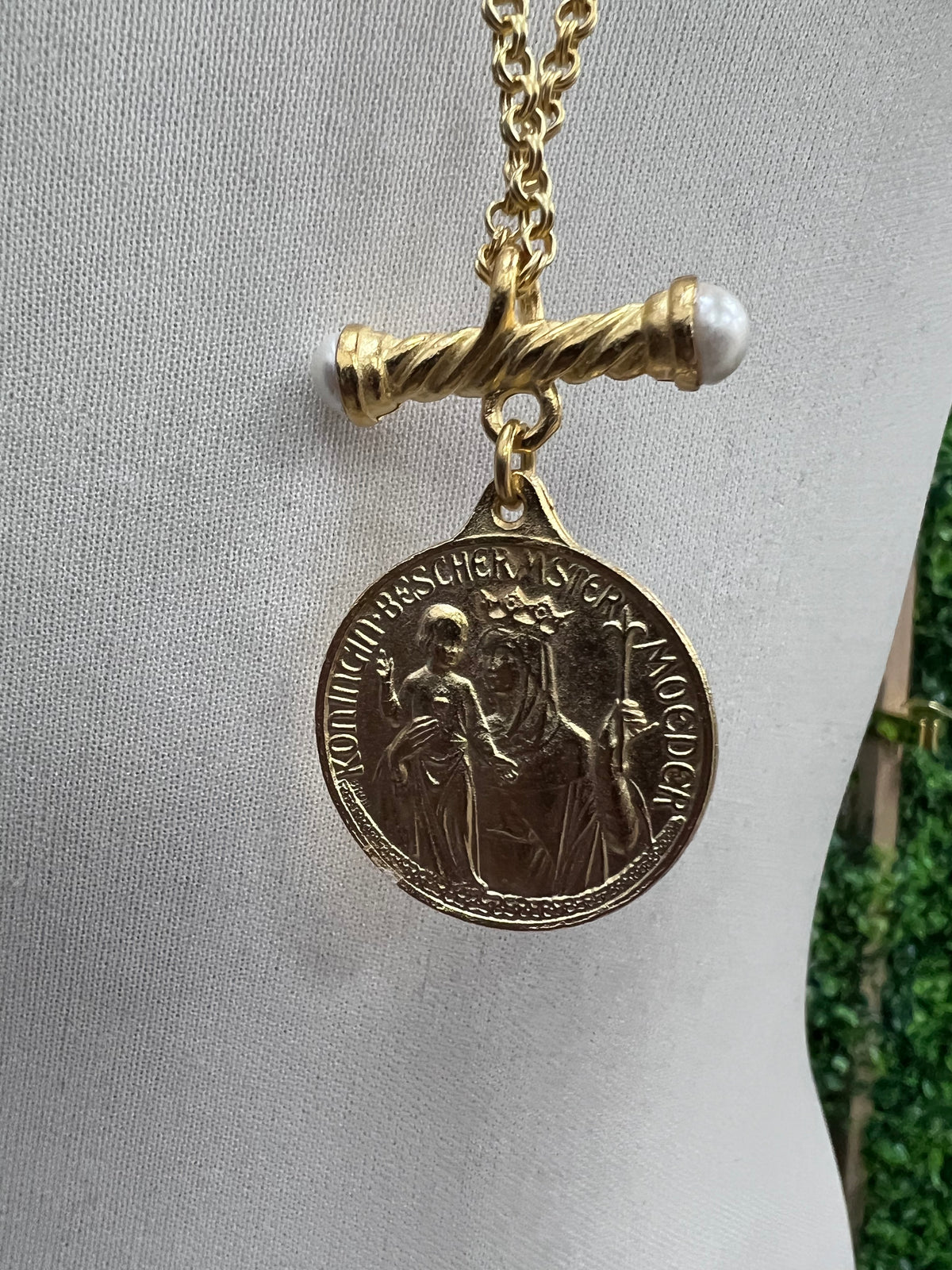 WD Sacred Heart Medal Toggle Bail