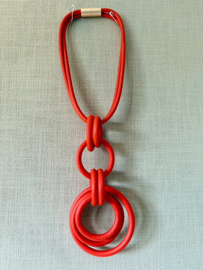 Multi Drop Links Rubber Necklace