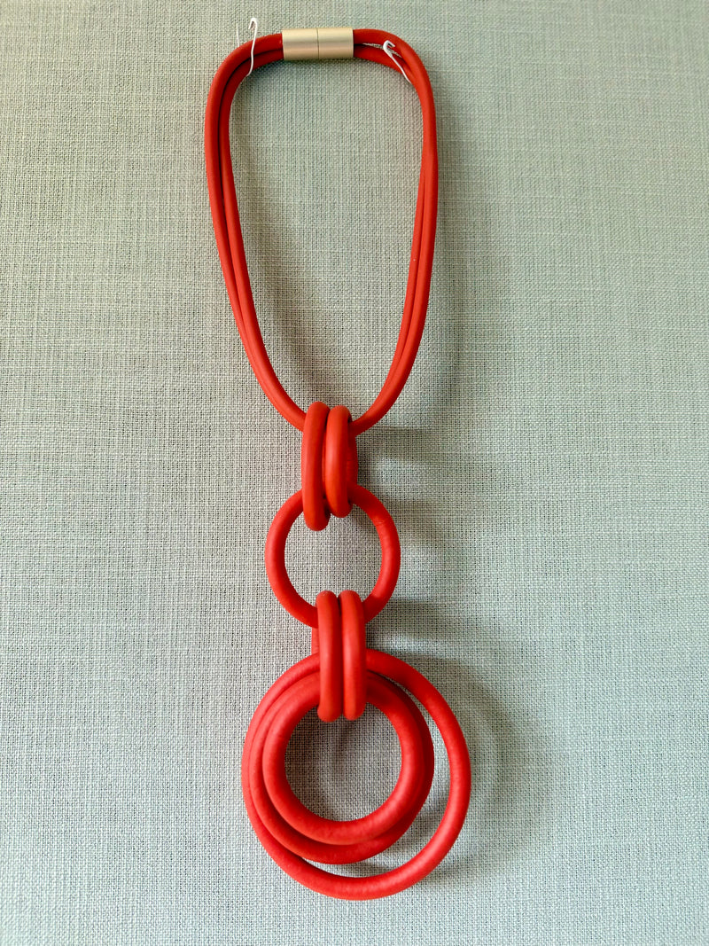 Multi Drop Links Rubber Necklace
