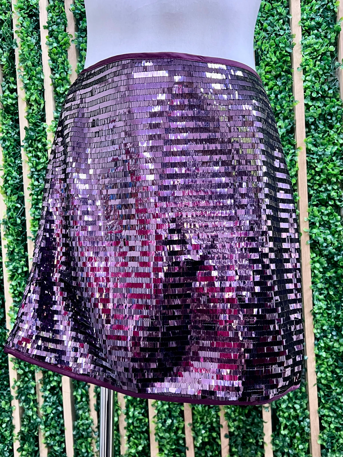 Short Eggplant Sequins Skirt