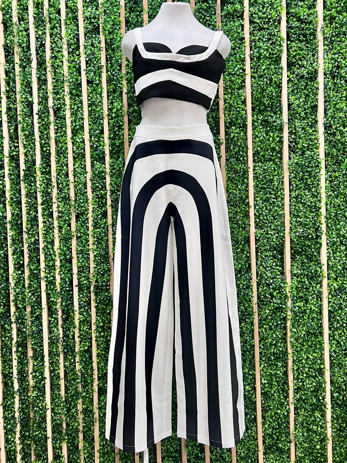 Iconic Black White Stripe Detail Crop Top