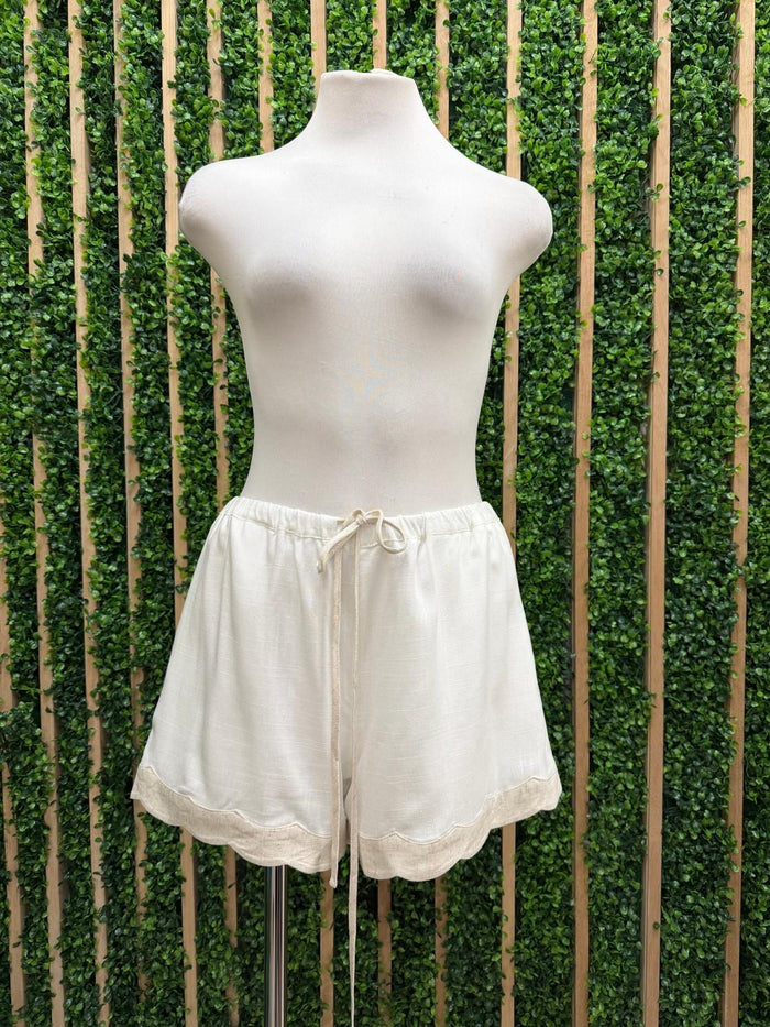 Wavy Trim Linen Shorts