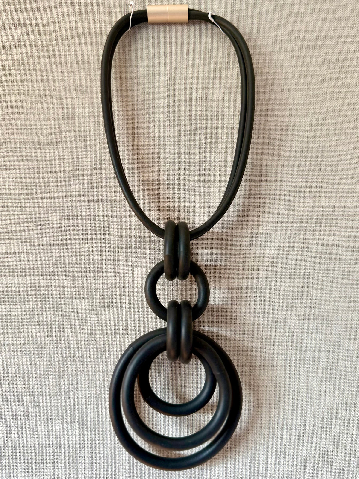 Multi Drop Links Rubber Necklace
