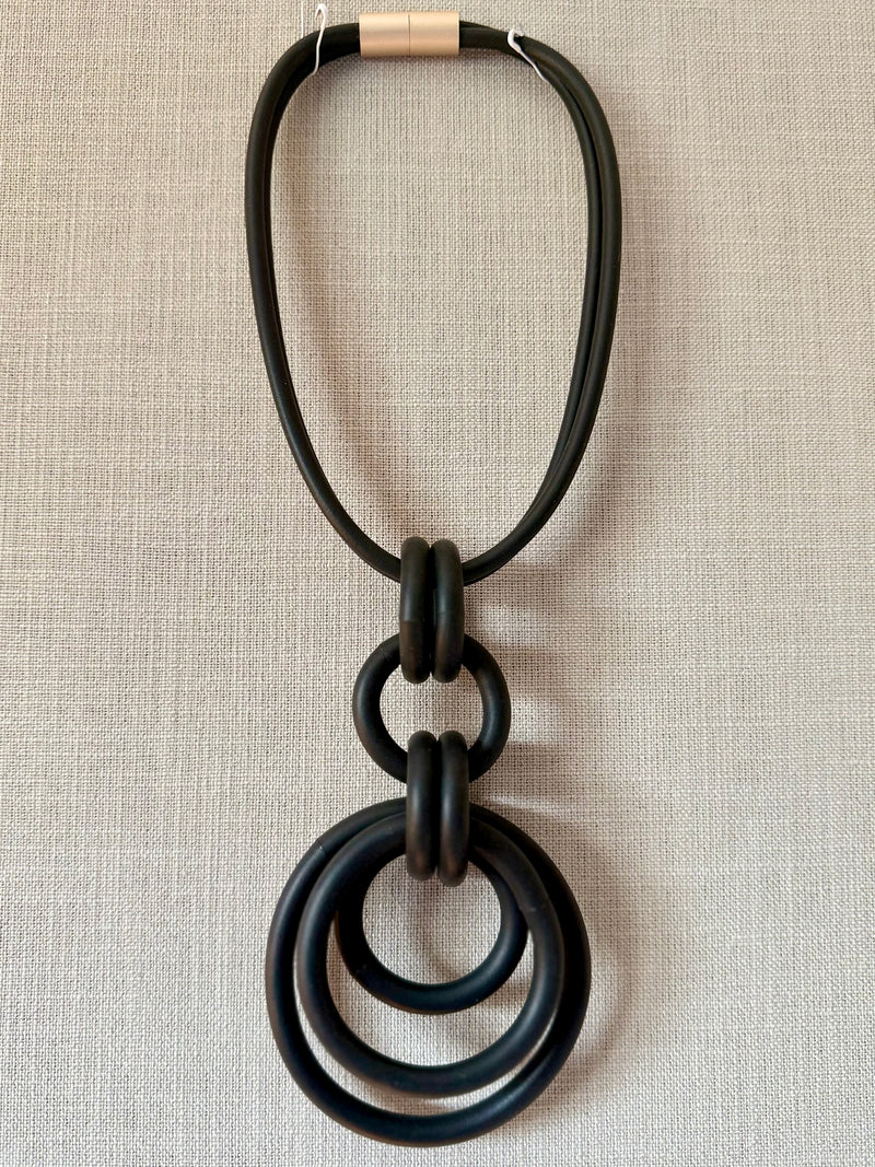 Multi Drop Links Rubber Necklace