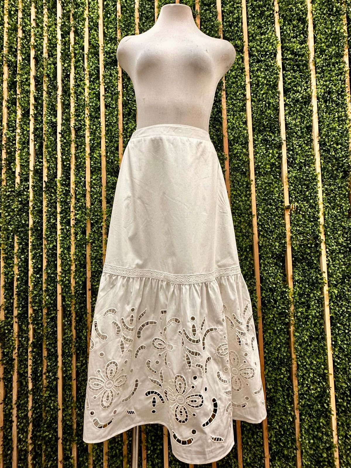 Exquisite White Embroidered Eyelet Midi Skirt