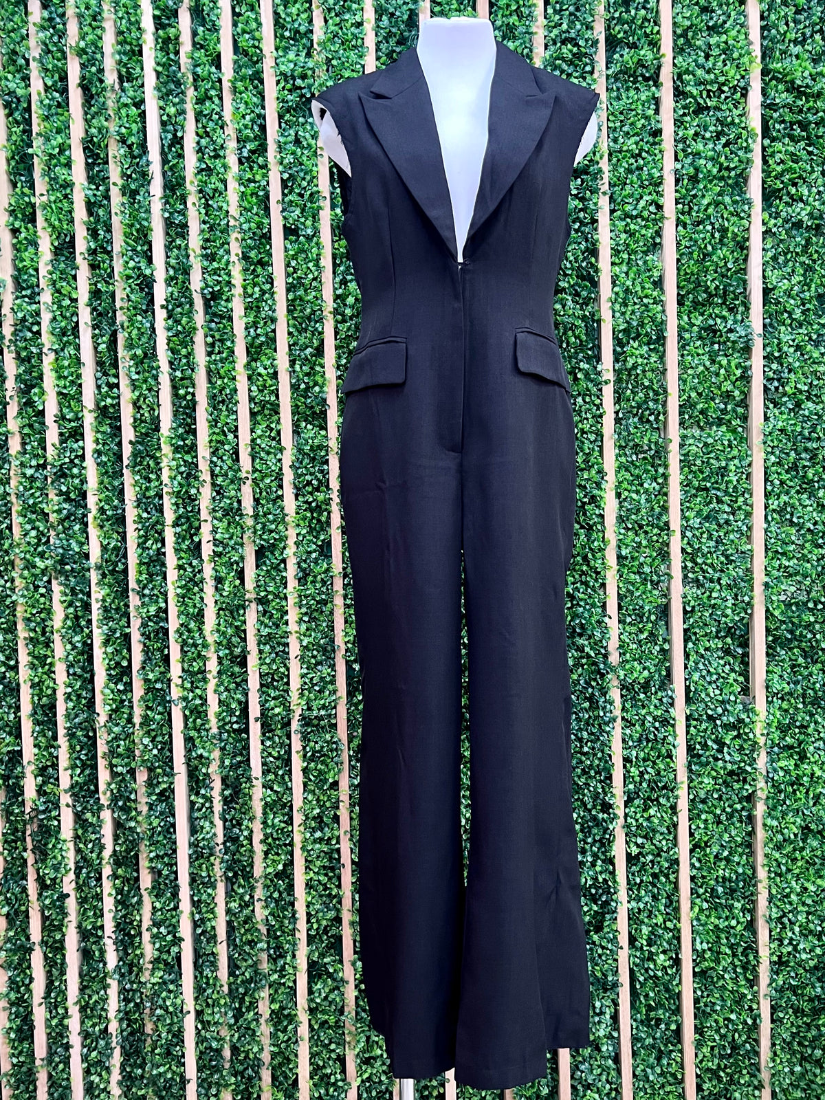 Black Exquisite Sleeveless Collared Jumpsuit